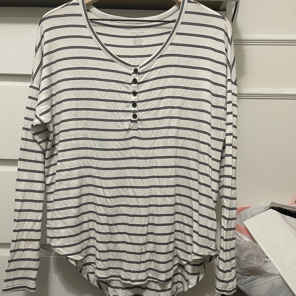 American Eagle long sleeve shirt